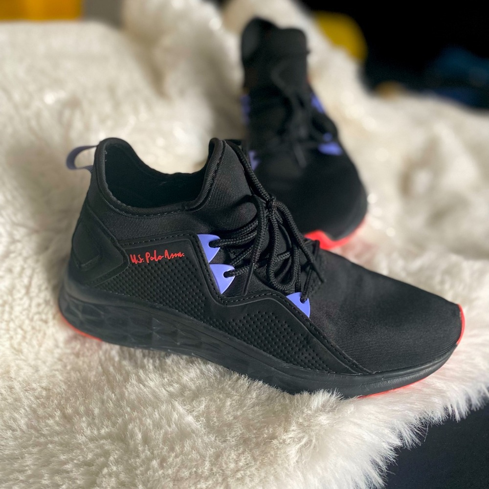 Black sz7 US Polo Association gym weight training tennis shoes